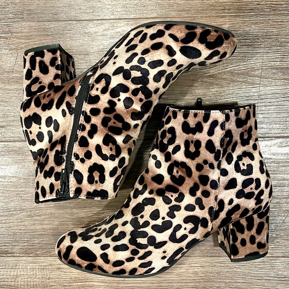 a new day Shoes - Velvet Leopard print Ankle Boots Booties women’s size 9
